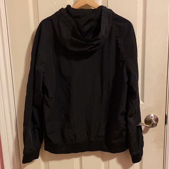 ✨3/$40✨ Water-Resistant Light Jacket - Picture 3 of 7